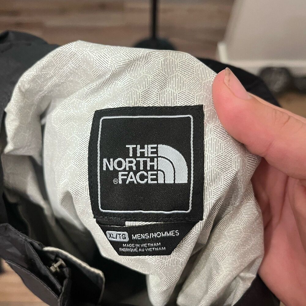 The North Face HyVent 2.5L Rain Jacket Black Hooded Waterproof Shell Men's XL - Picture 2 of 7